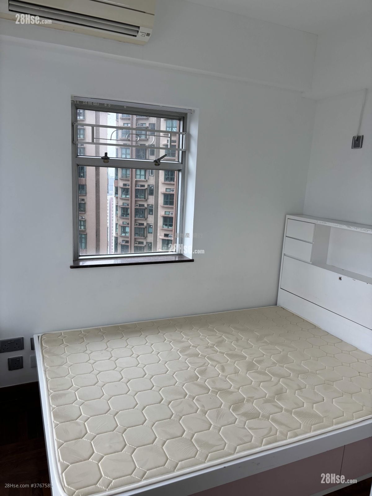 Bel Air Heights Sell 454 ft²