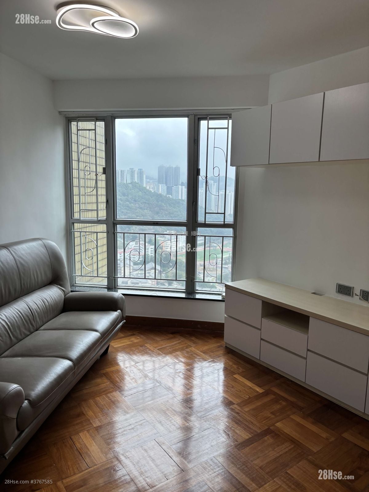 Bel Air Heights Sell 454 ft²