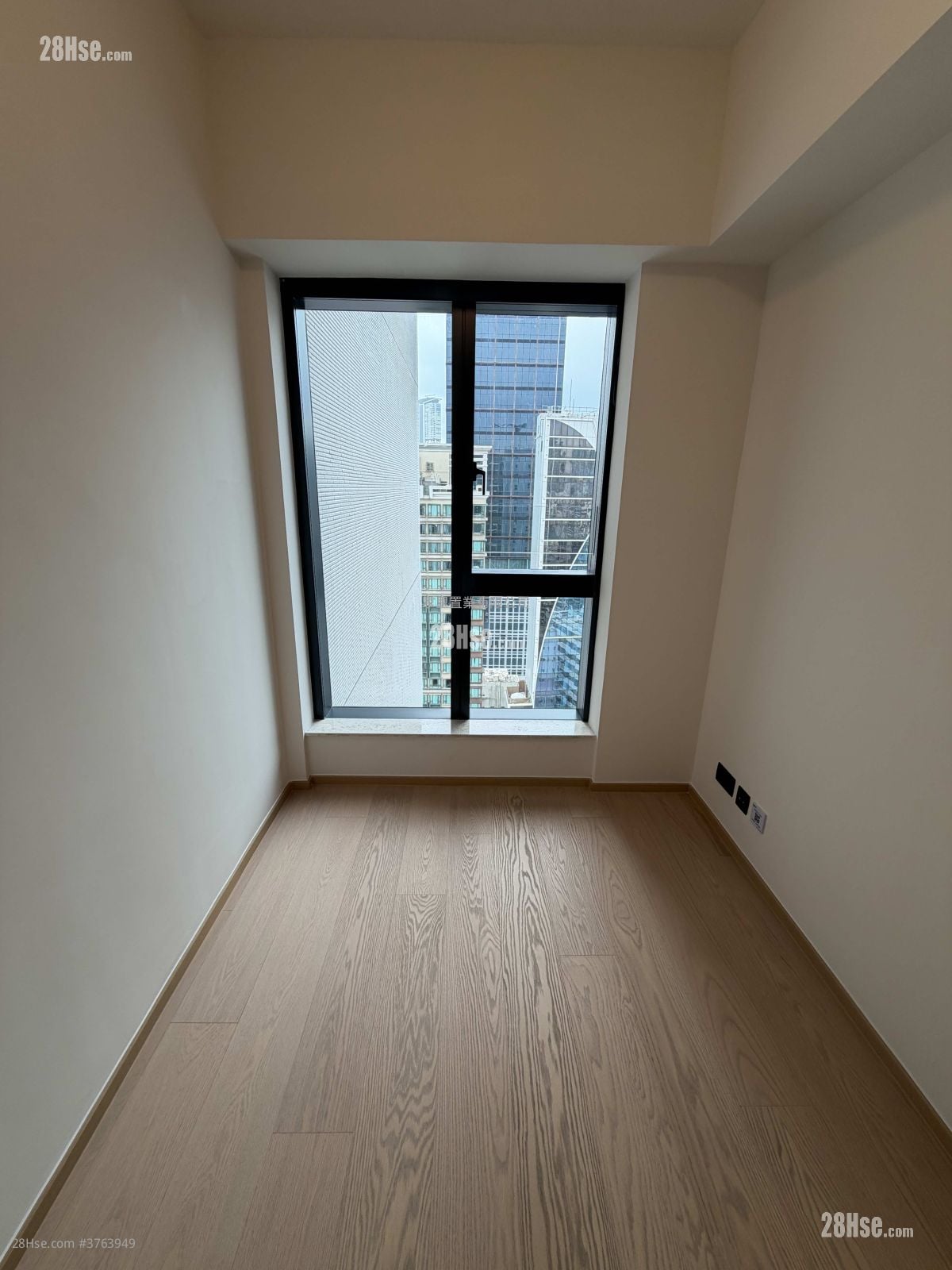 高临 租盘 2 房 , 1 浴室 385 平方尺