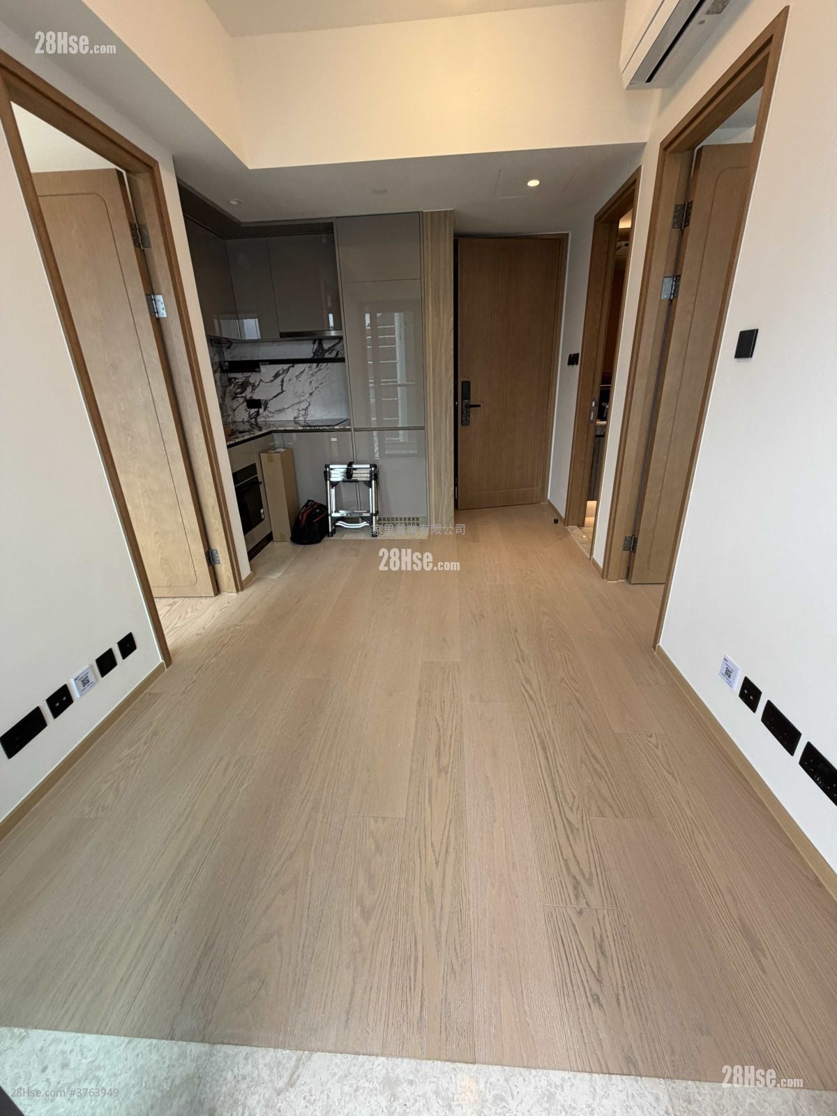 高临 租盘 2 房 , 1 浴室 385 平方尺