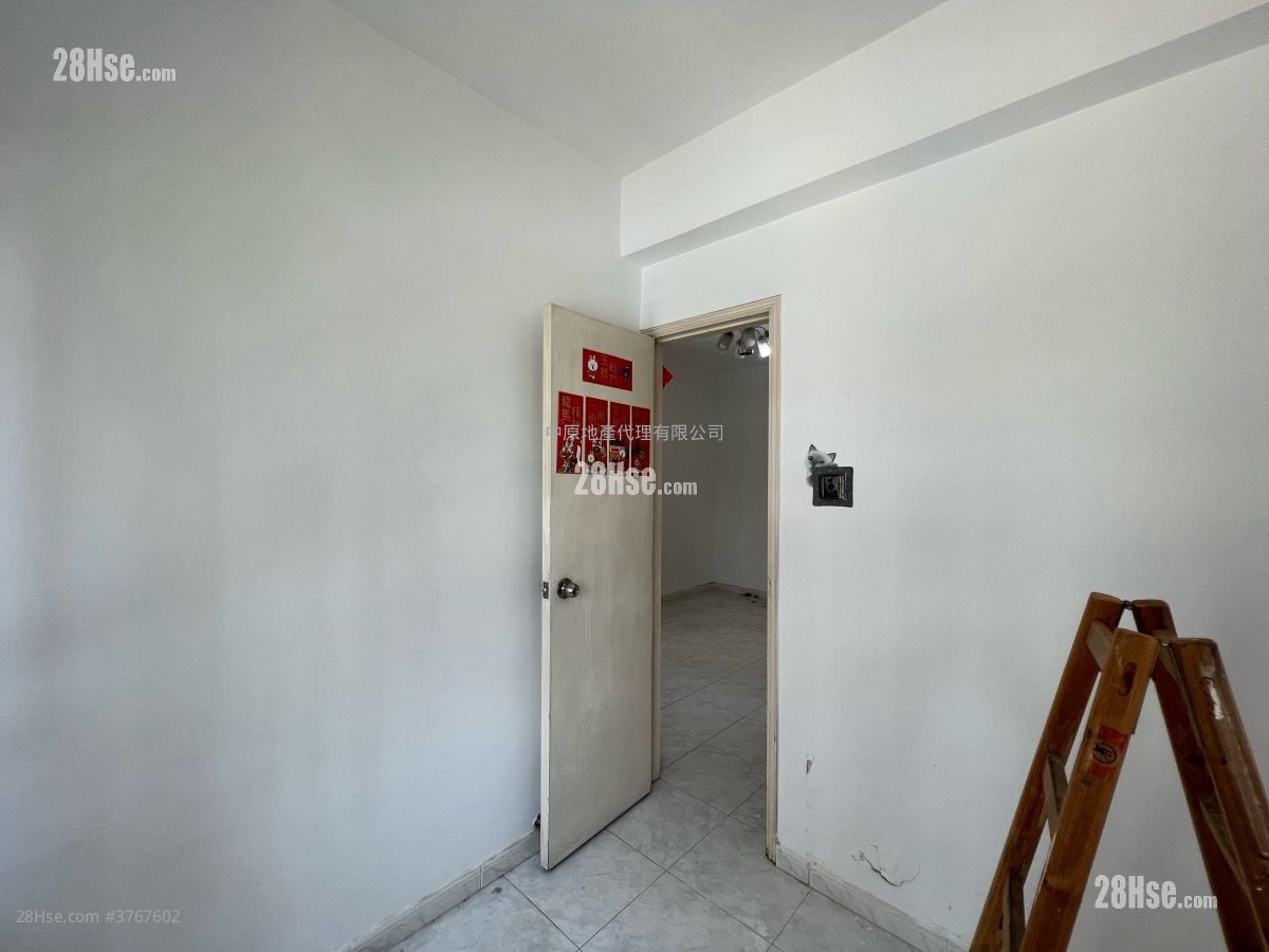 Mayfair Gardens Sell 2 Bedrooms , 1 Bathroom 329 ft²