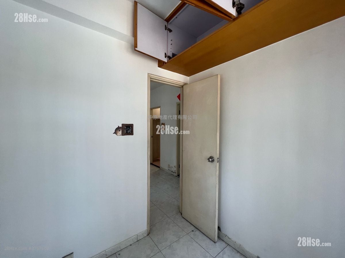 Mayfair Gardens Sell 2 Bedrooms , 1 Bathroom 329 ft²