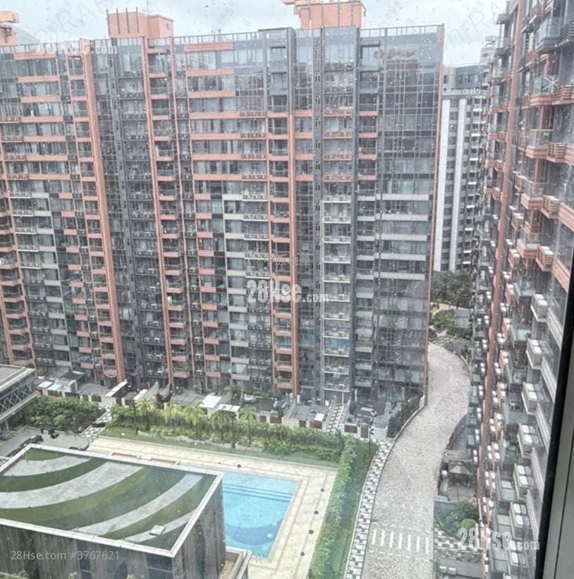 Centra Horizon Sell 2 Bedrooms , 1 Bathroom 556 ft²