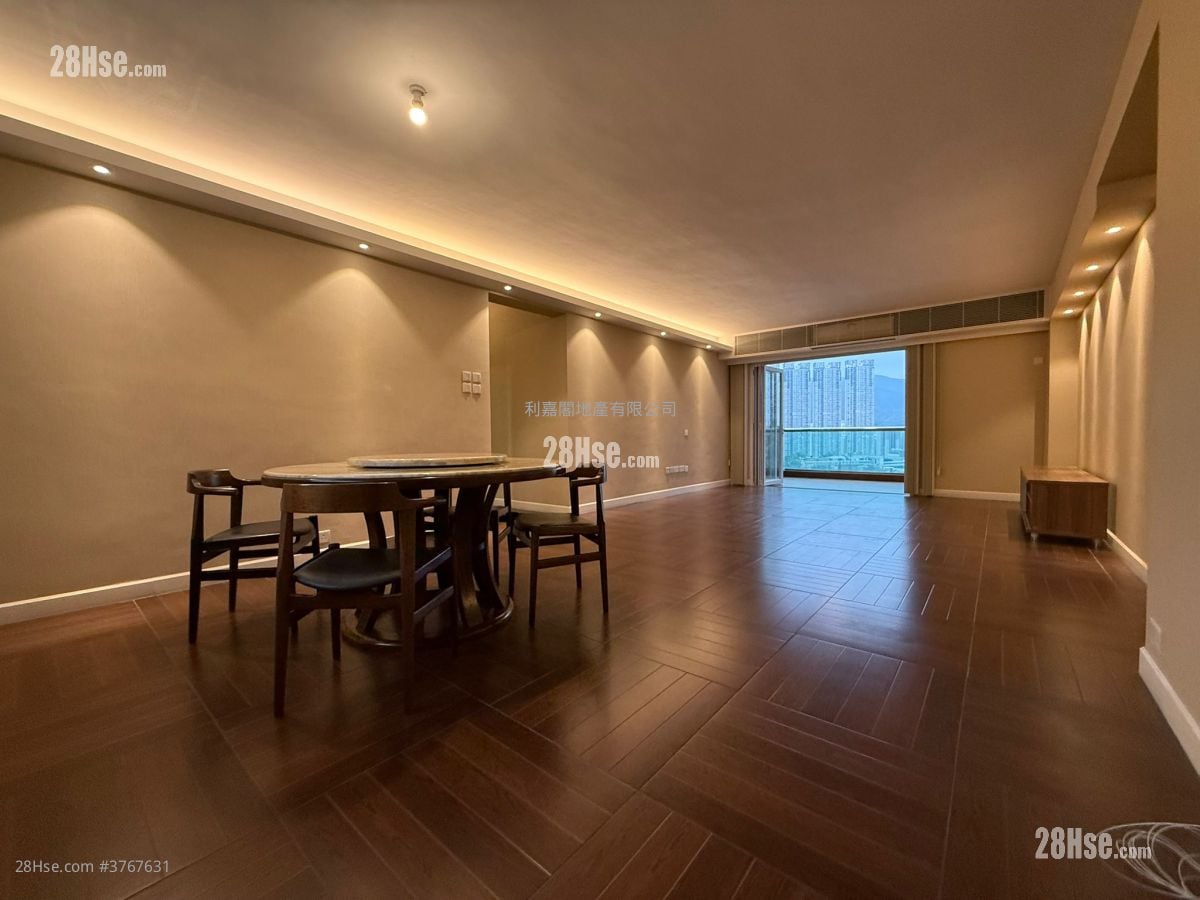 世界花园 售盘 3 房 1,800 平方尺