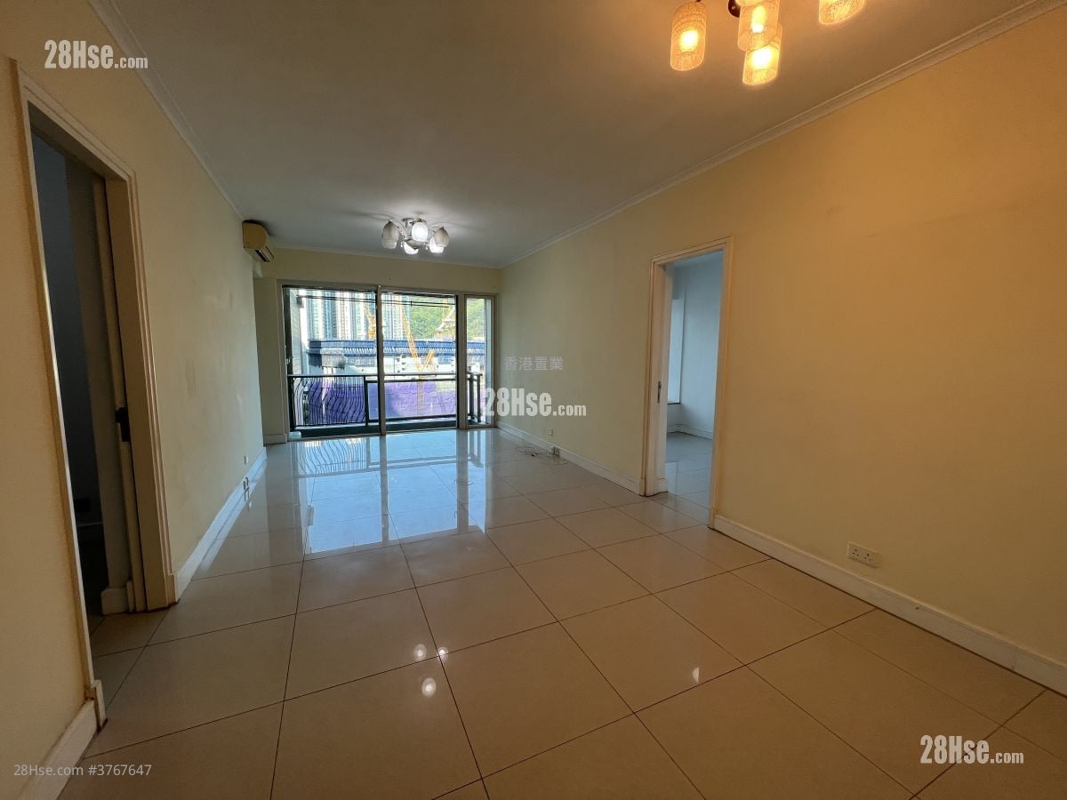 领都 售盘 4 房 , 2 浴室 728 平方尺