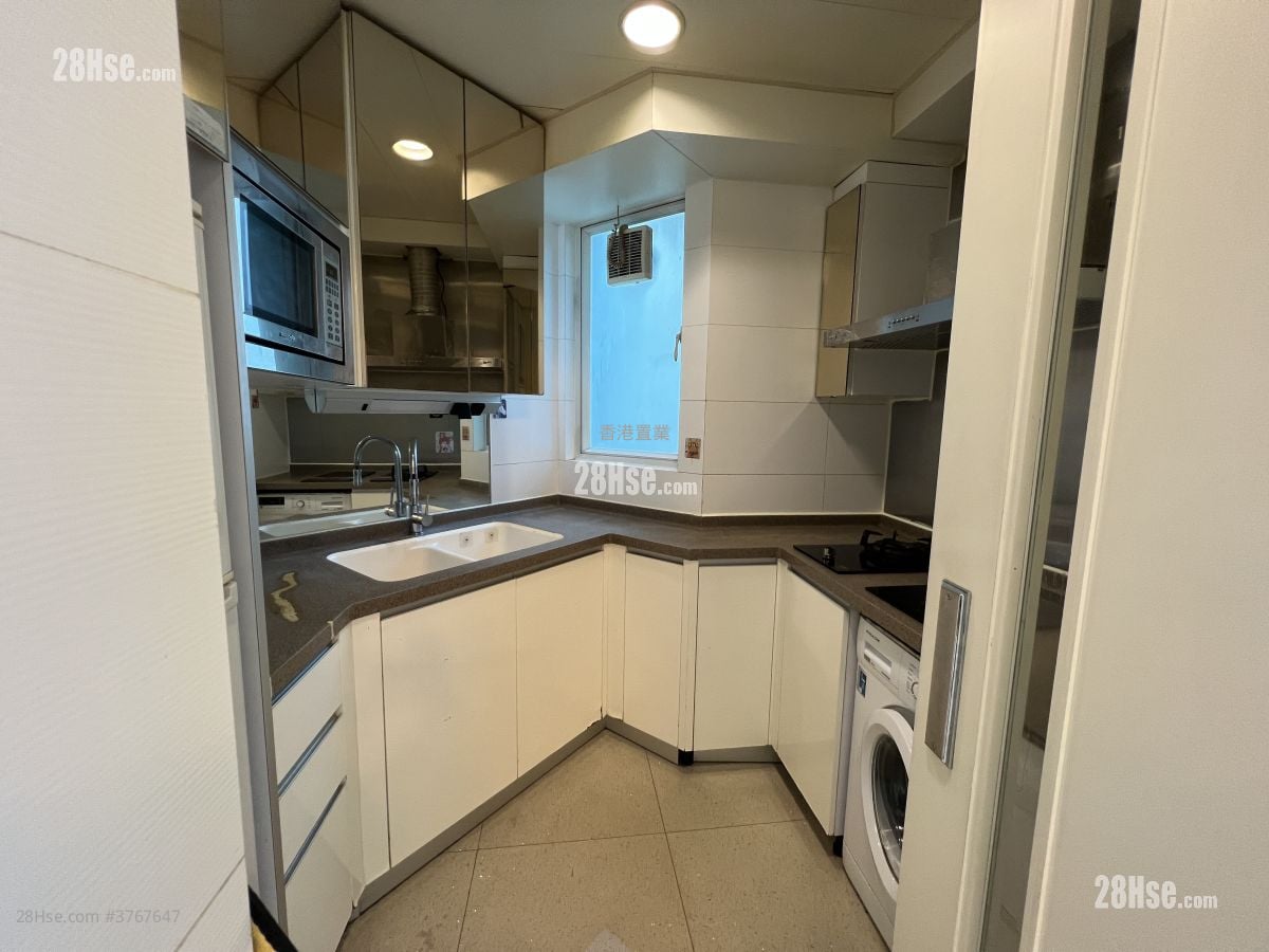 领都 售盘 4 房 , 2 浴室 728 平方尺