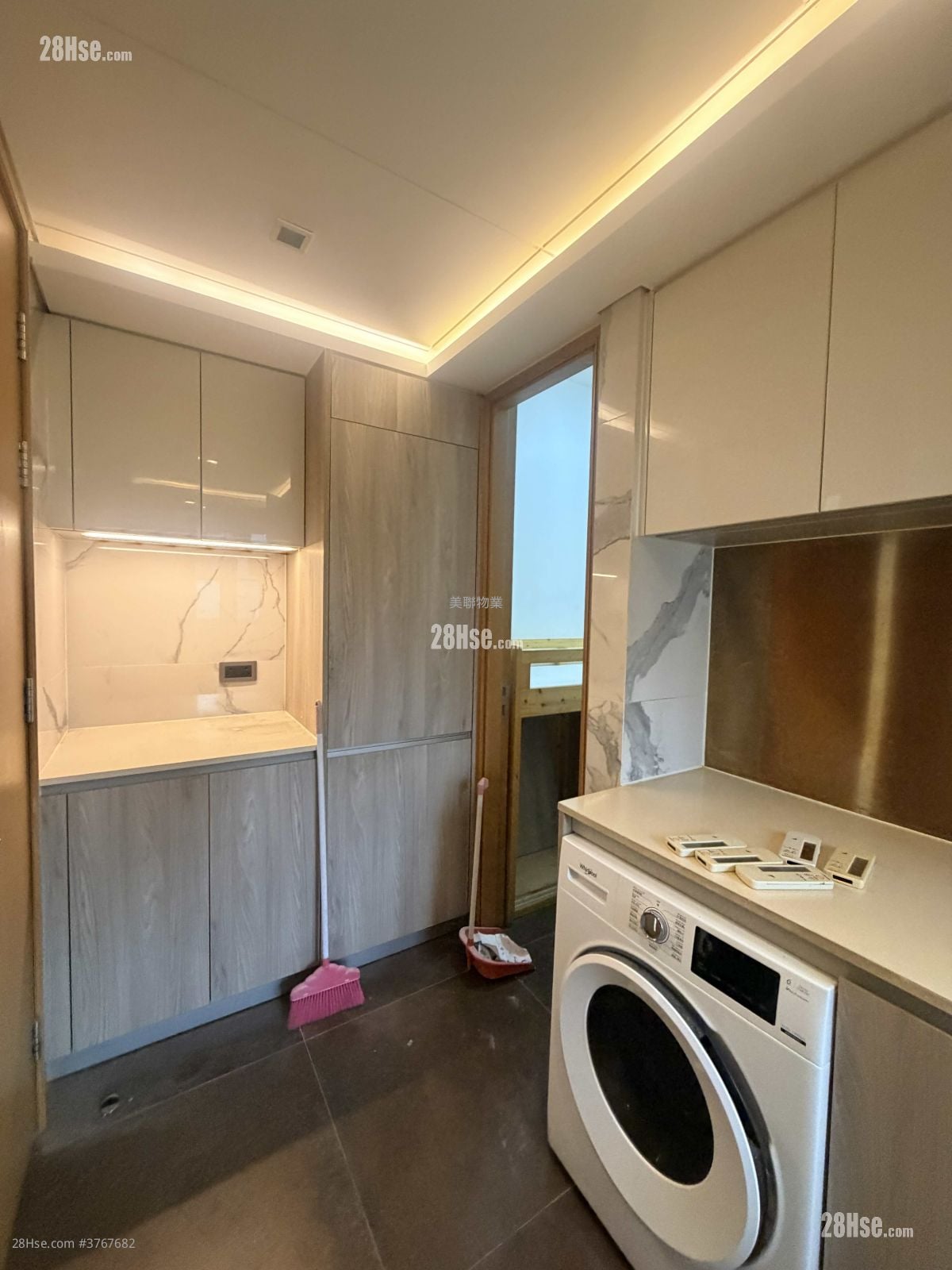 One Kai Tak(I) Sell 3 Bedrooms , 2 Bathrooms 818 ft²
