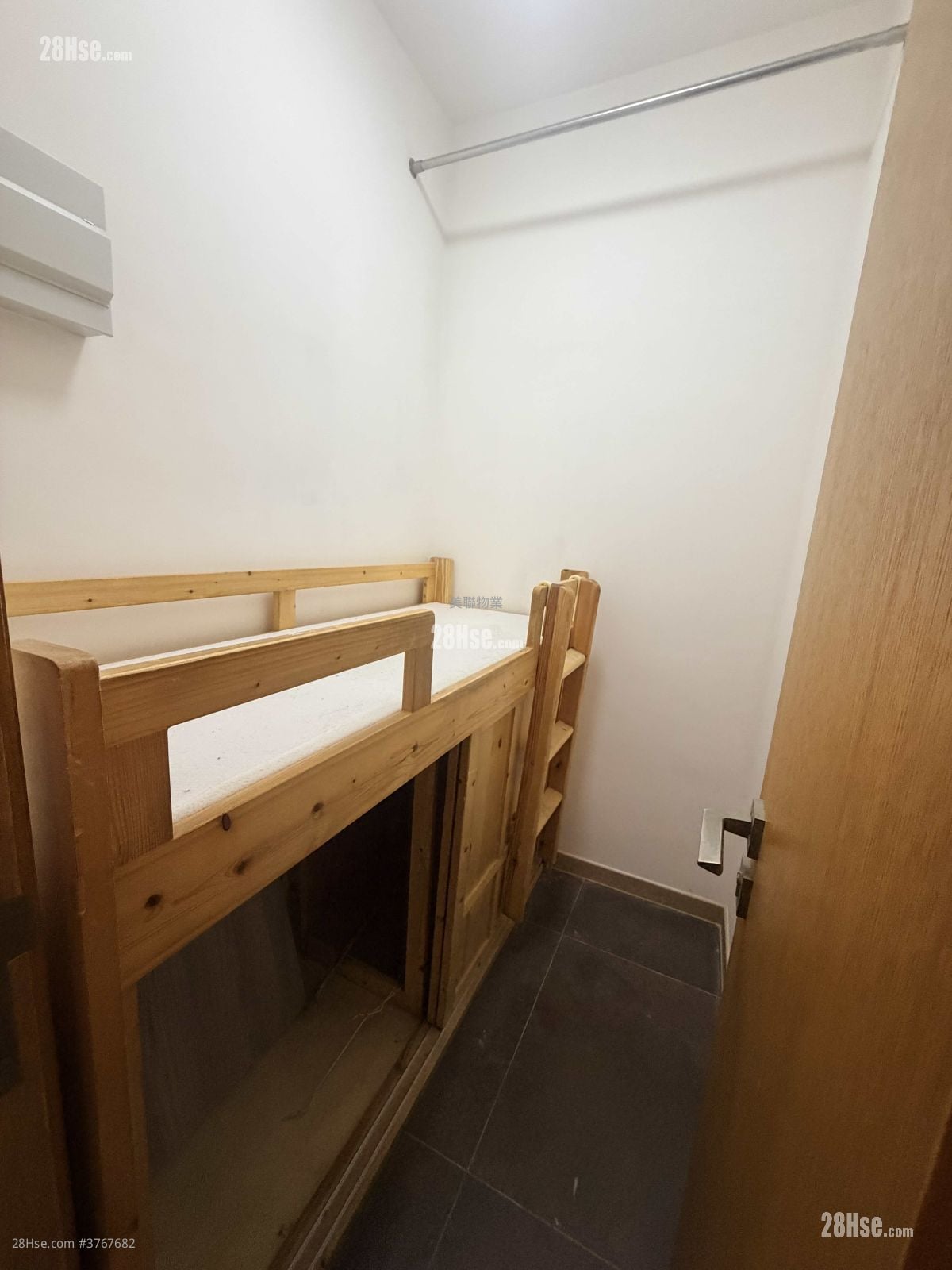 One Kai Tak(I) Sell 3 Bedrooms , 2 Bathrooms 818 ft²