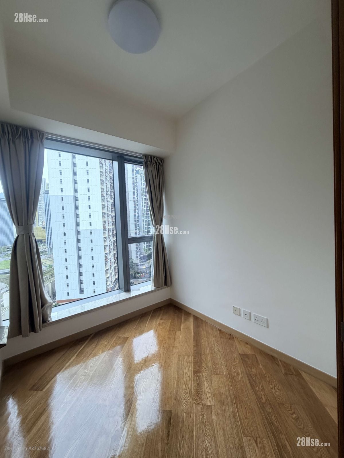 One Kai Tak(I) Sell 3 Bedrooms , 2 Bathrooms 818 ft²