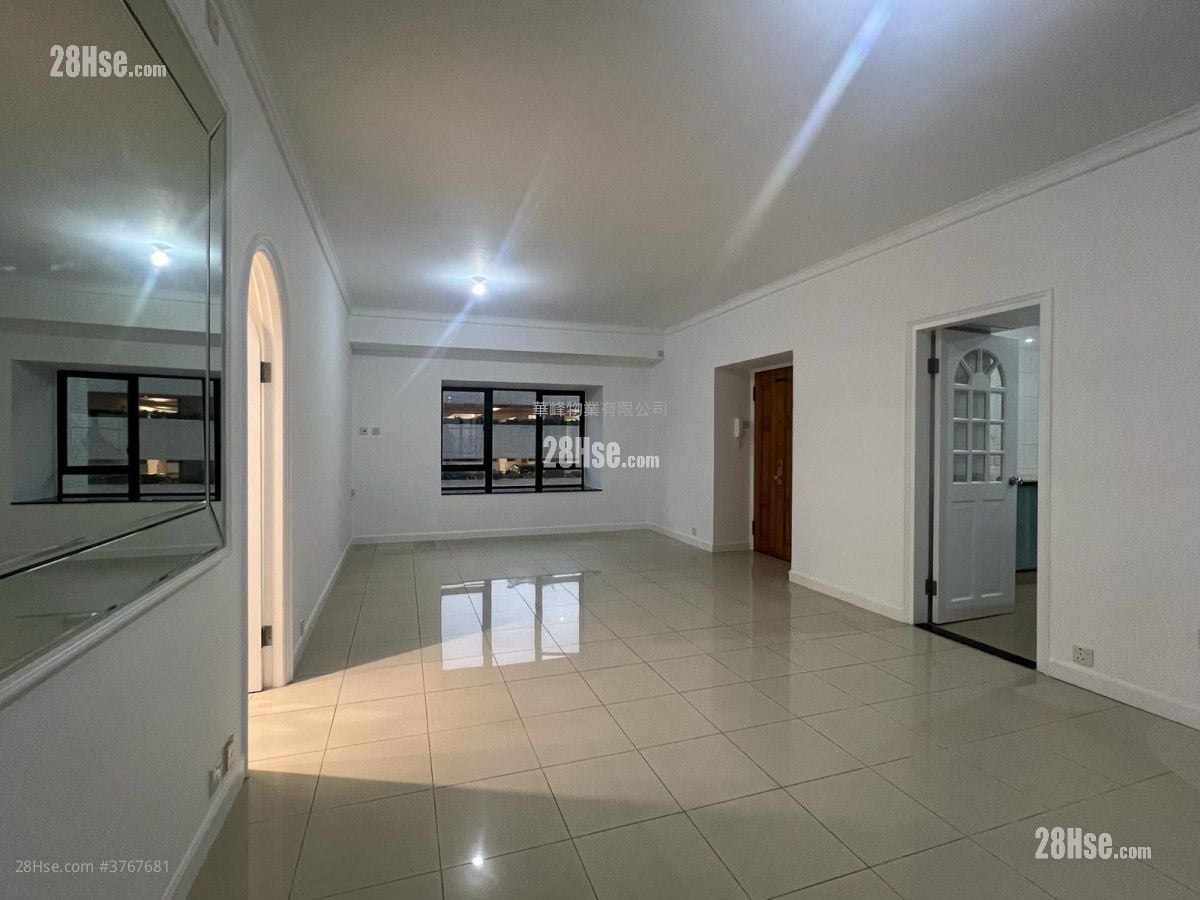 华景山庄 售盘 3 房 , 2 浴室 1,157 平方尺