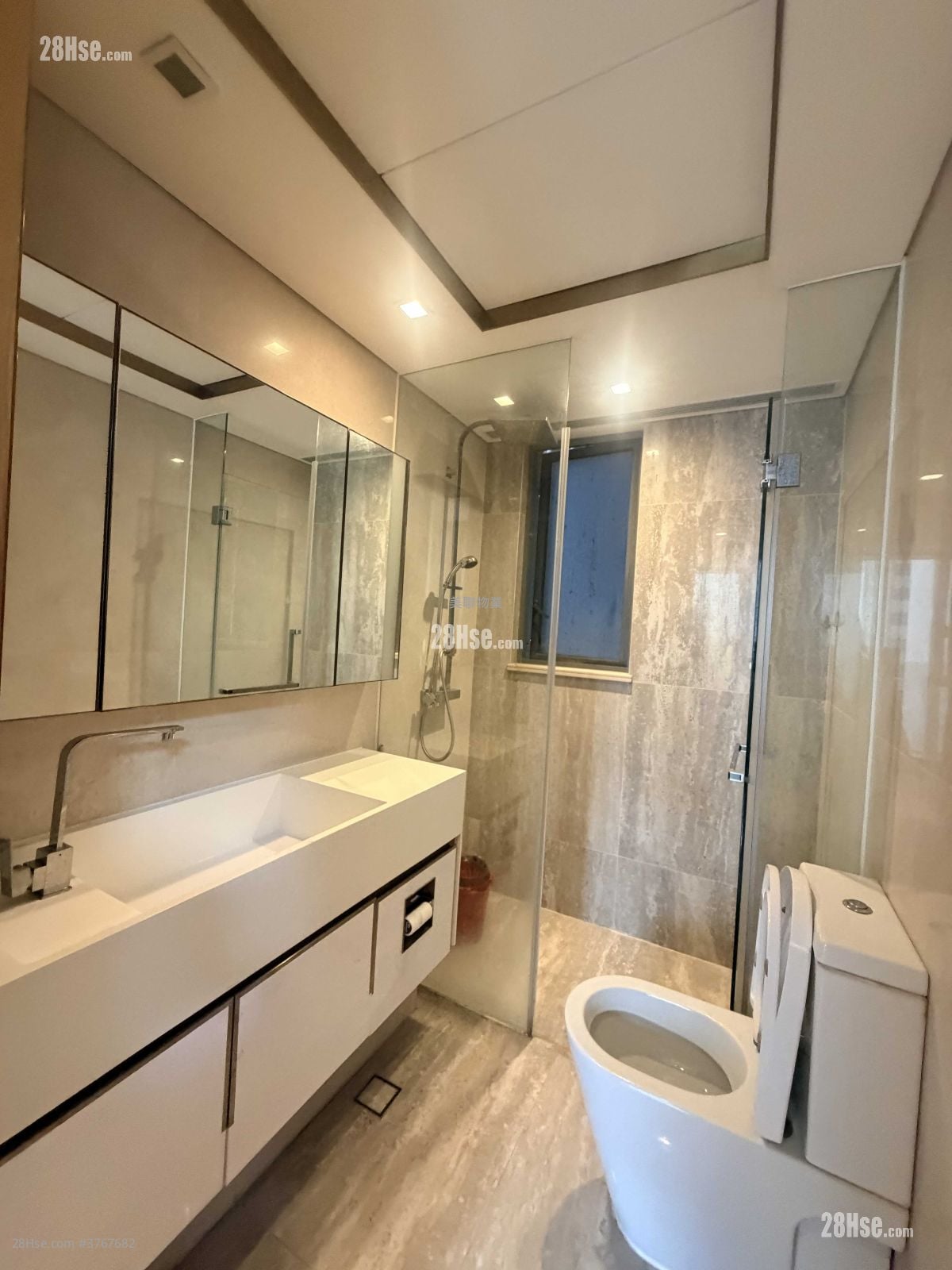 One Kai Tak(I) Sell 3 Bedrooms , 2 Bathrooms 818 ft²