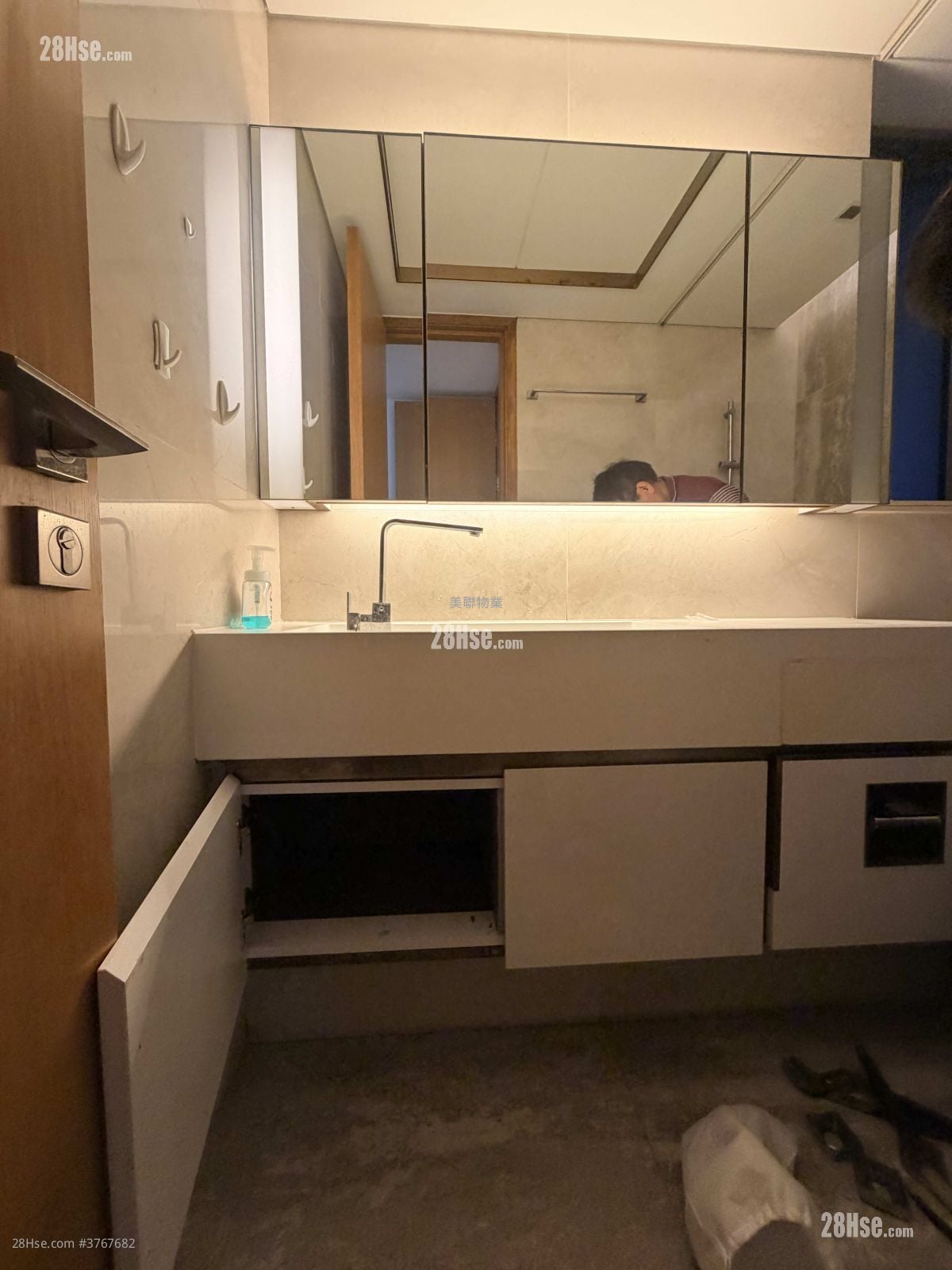 One Kai Tak(I) Sell 3 Bedrooms , 2 Bathrooms 818 ft²