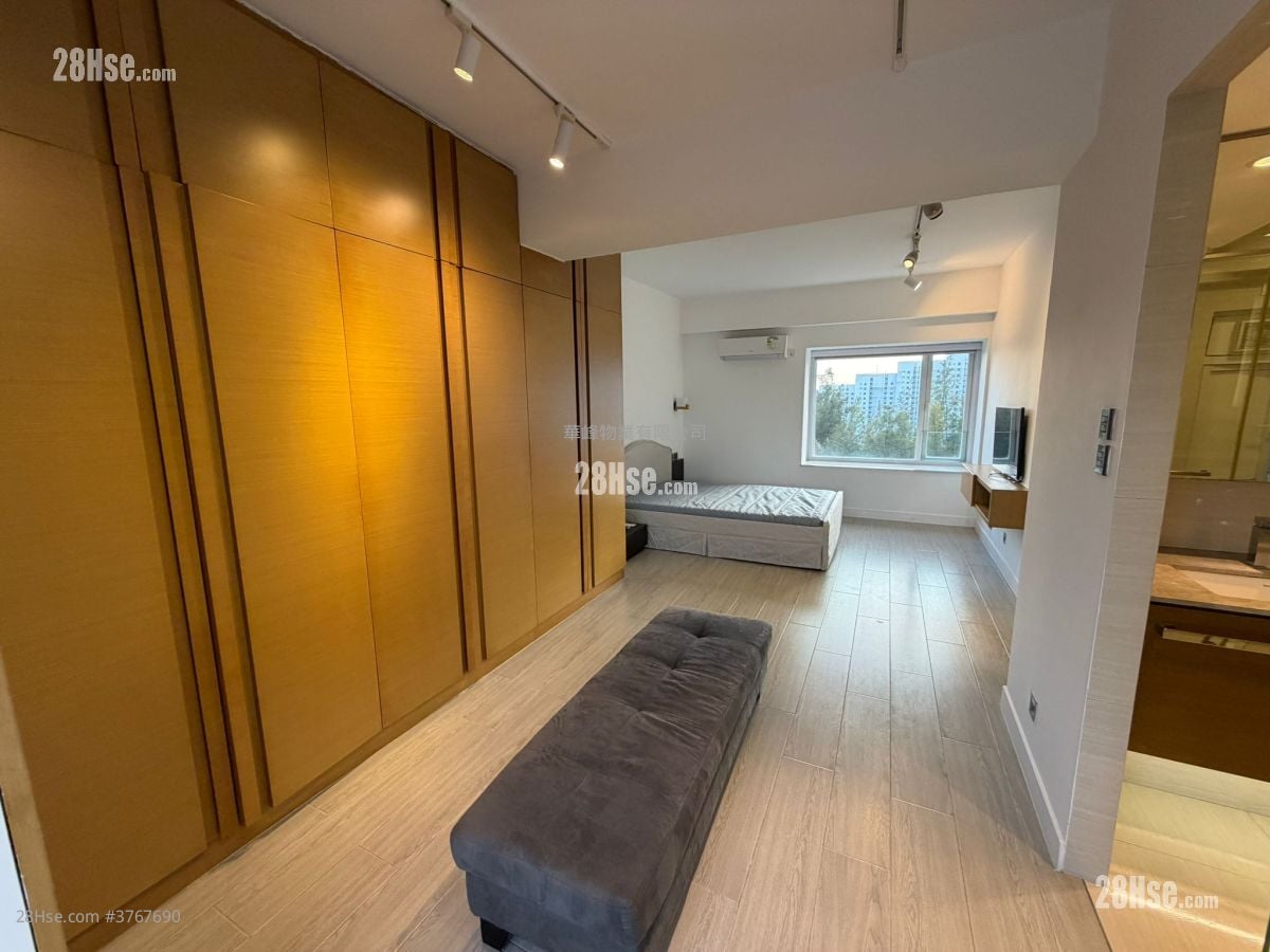 华景山庄 售盘 3 房 , 2 浴室 1,124 平方尺