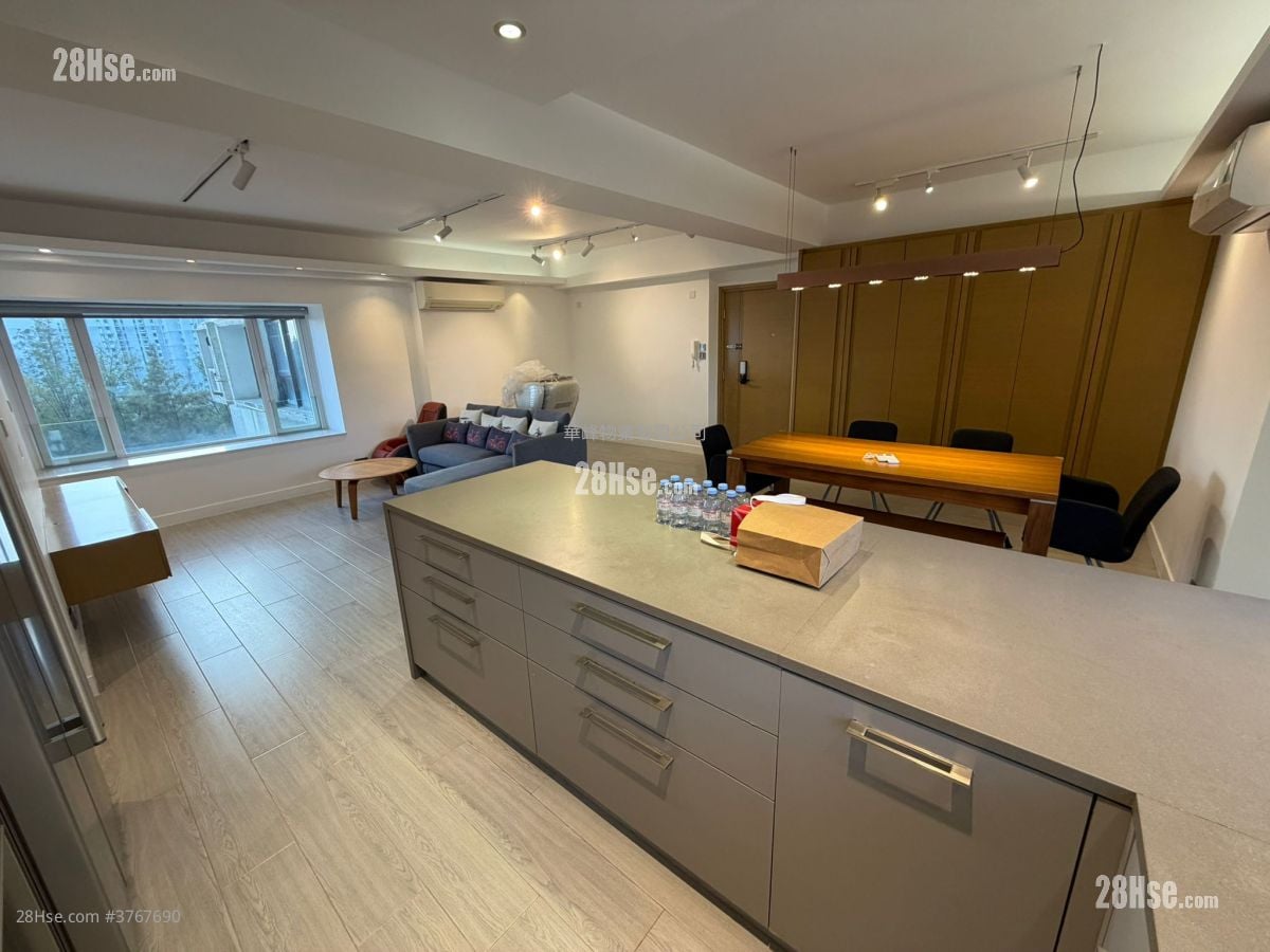 华景山庄 售盘 3 房 , 2 浴室 1,124 平方尺