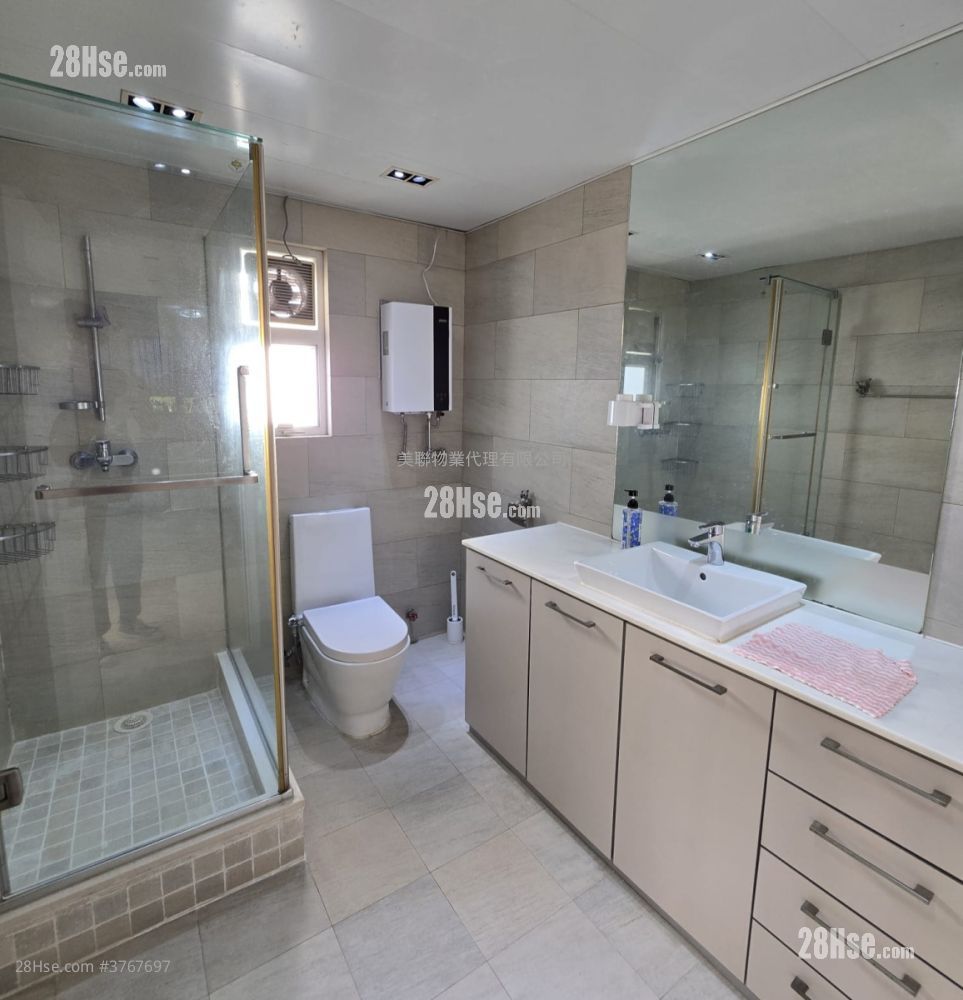 Fairview Park Sell 3 Bedrooms , 2 Bathrooms 1,035 ft²