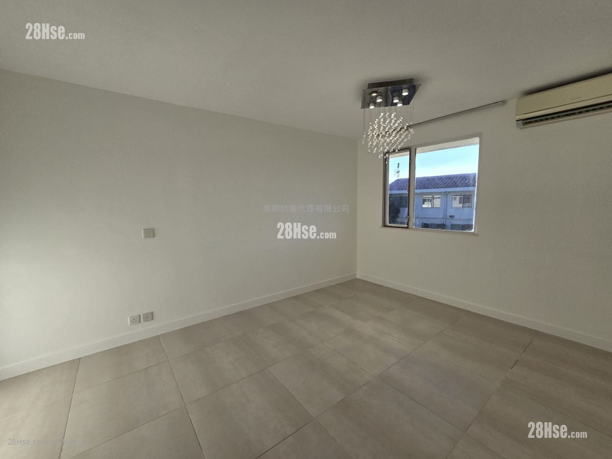 Fairview Park Sell 3 Bedrooms , 2 Bathrooms 1,035 ft²