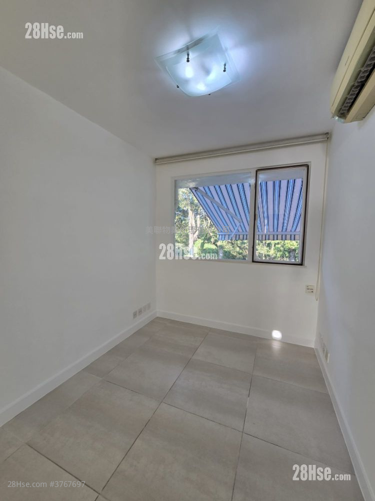 Fairview Park Sell 3 Bedrooms , 2 Bathrooms 1,035 ft²