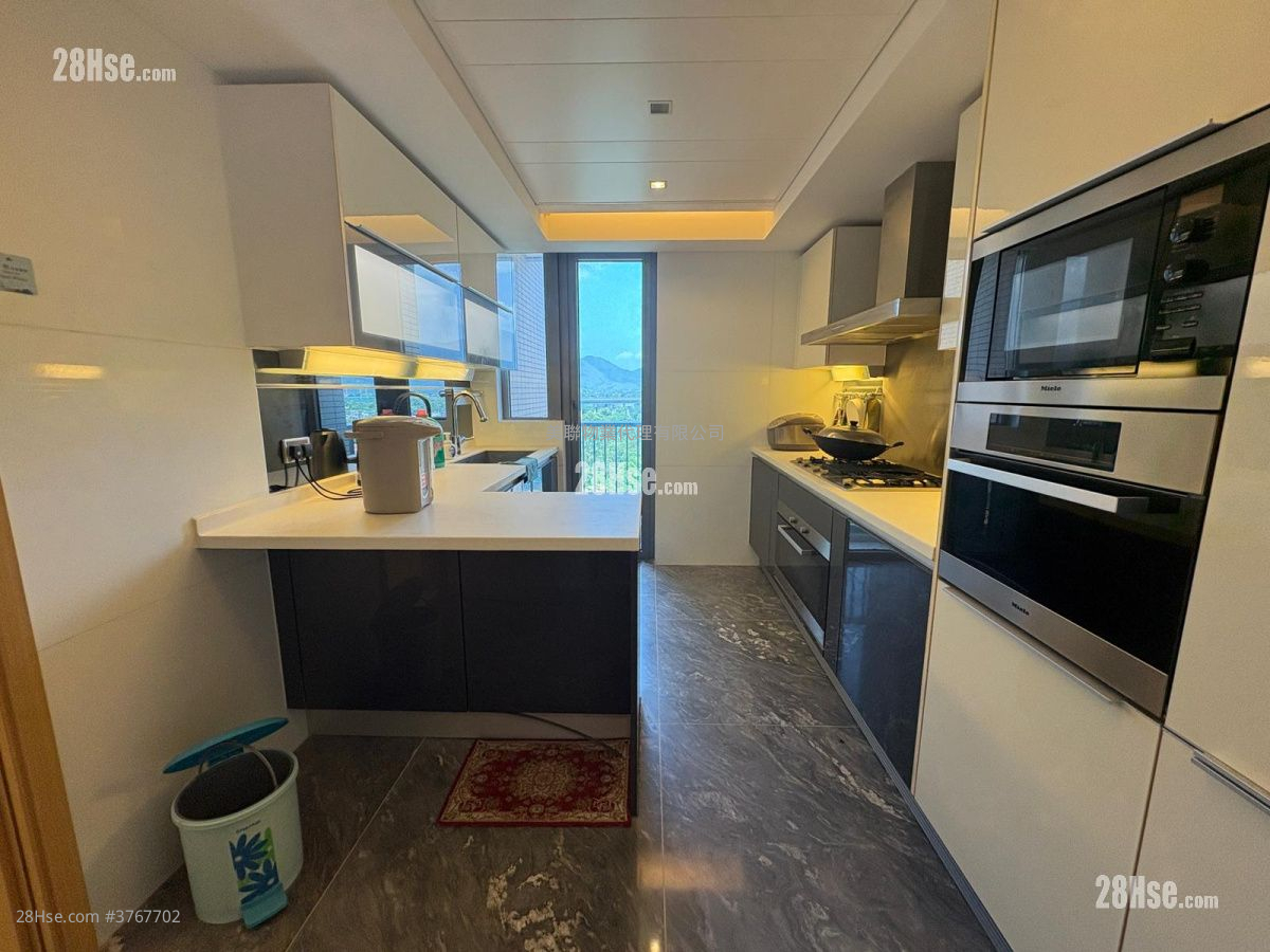 Riva Sell 5+ Bedrooms , 3 Bathrooms 1,275 ft²