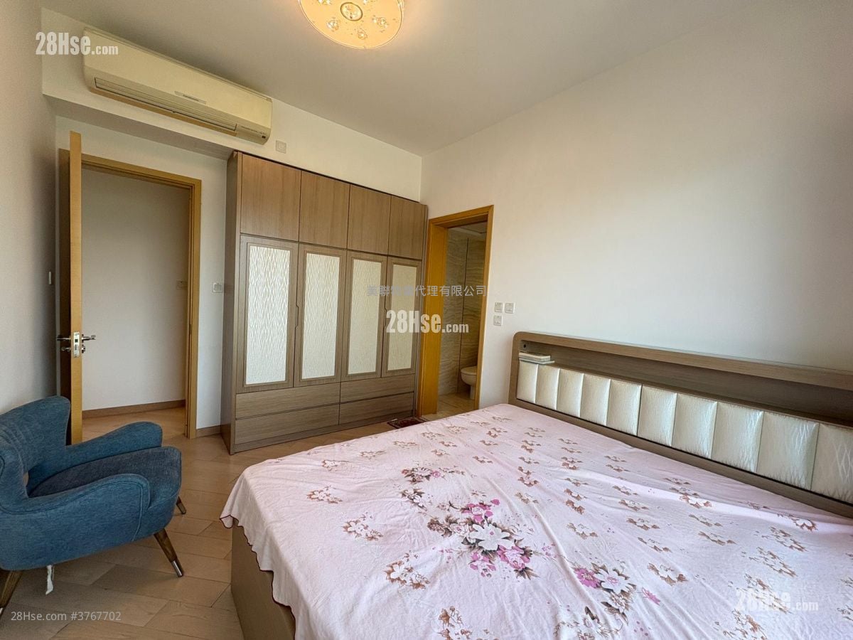 Riva Sell 5+ Bedrooms , 3 Bathrooms 1,275 ft²