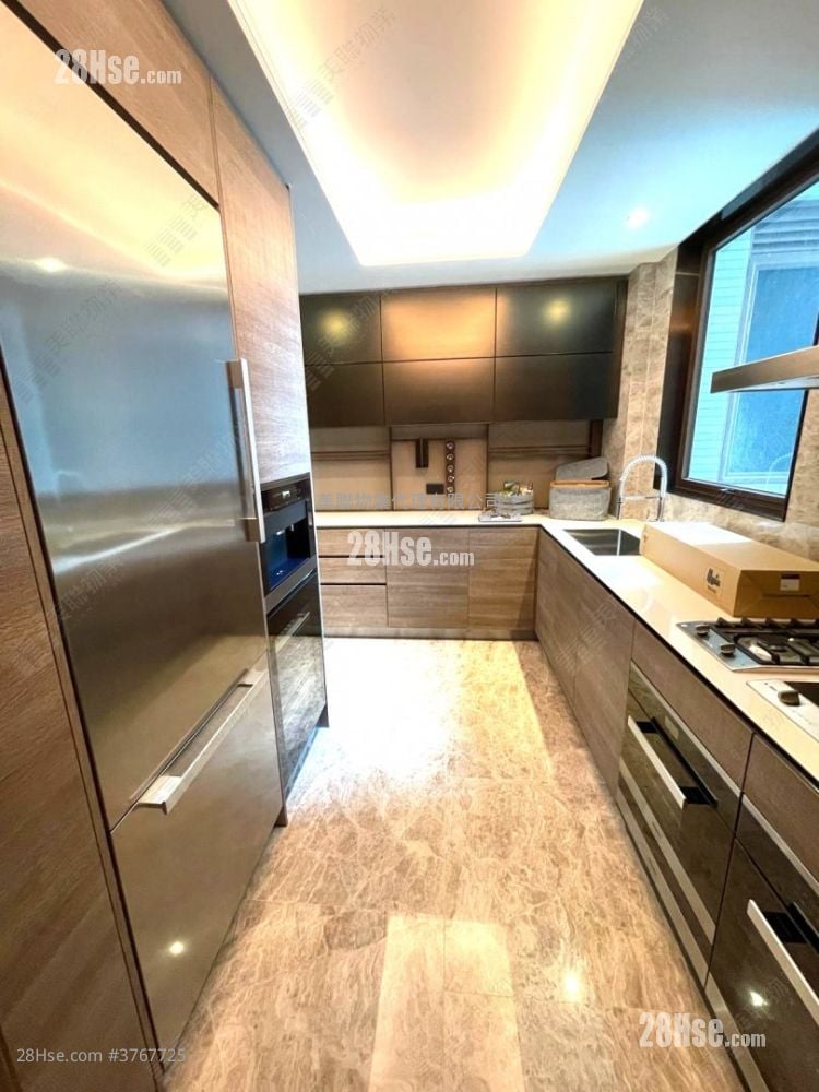 Lp10 Sell 4 Bedrooms , 3 Bathrooms 1,202 ft²