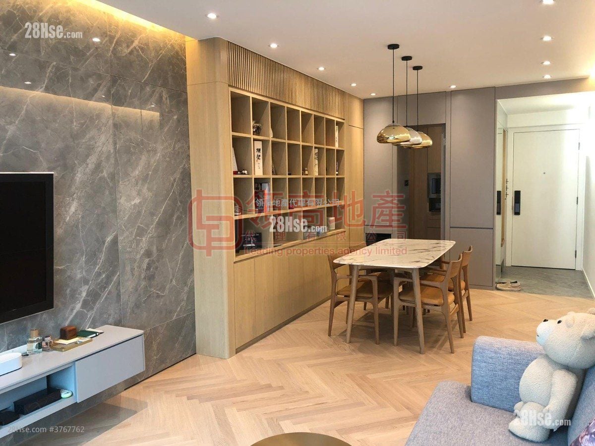 Sorrento Sell 2 Bedrooms , 2 Bathrooms 808 ft²