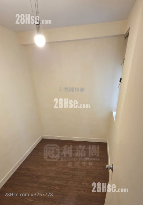 Bedford Gardens Sell 3 Bedrooms 597 ft²