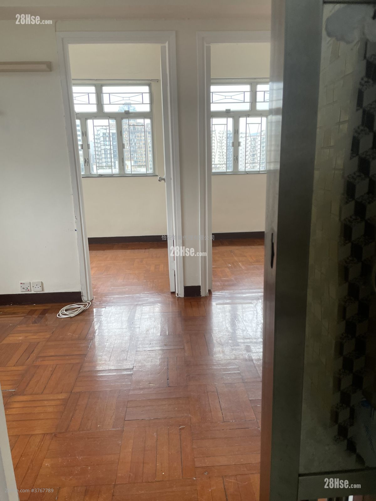 Parkland House Sell 2 Bedrooms , 1 Bathroom 316 ft²