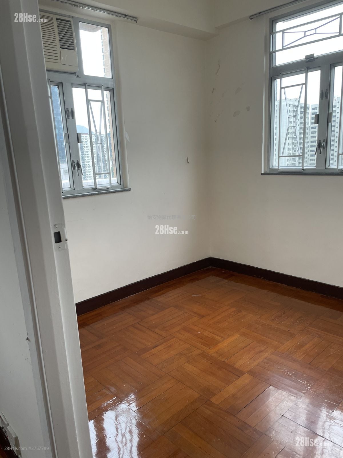 Parkland House Sell 2 Bedrooms , 1 Bathroom 316 ft²