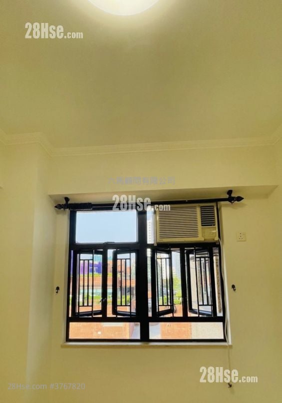 Wai Wah Centre Sell 2 Bedrooms , 1 Bathroom 358 ft²