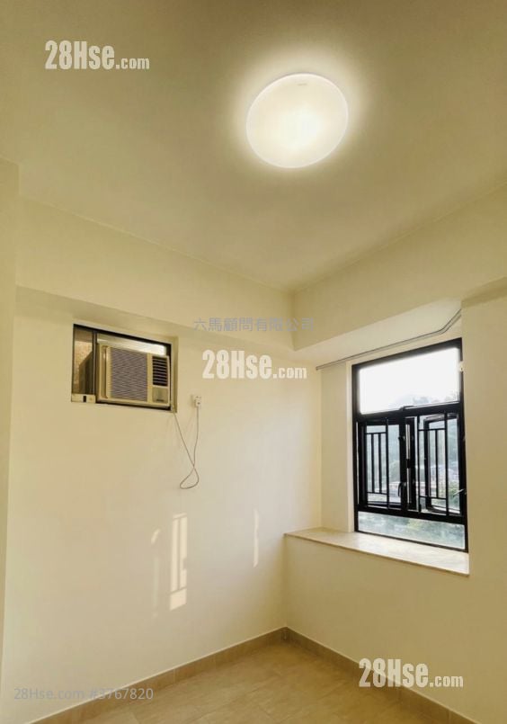 Wai Wah Centre Sell 2 Bedrooms , 1 Bathroom 358 ft²