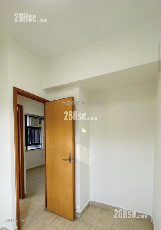 Wai Wah Centre Sell 2 Bedrooms , 1 Bathroom 358 ft²