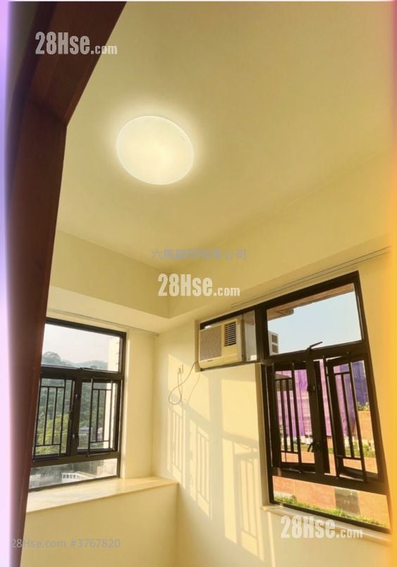 Wai Wah Centre Sell 2 Bedrooms , 1 Bathroom 358 ft²