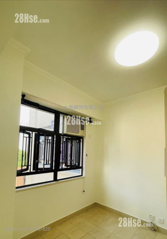 Wai Wah Centre Sell 2 Bedrooms , 1 Bathroom 358 ft²