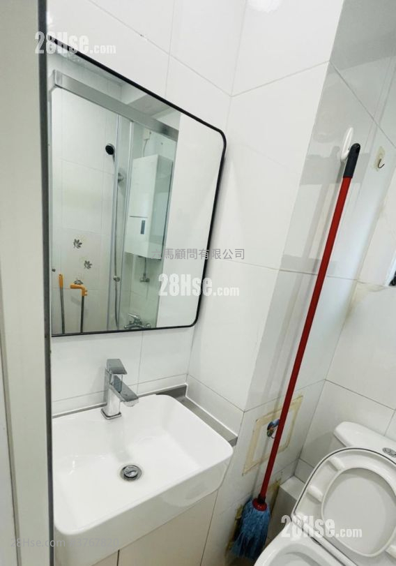 Wai Wah Centre Sell 2 Bedrooms , 1 Bathroom 358 ft²