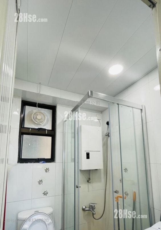 Wai Wah Centre Sell 2 Bedrooms , 1 Bathroom 358 ft²