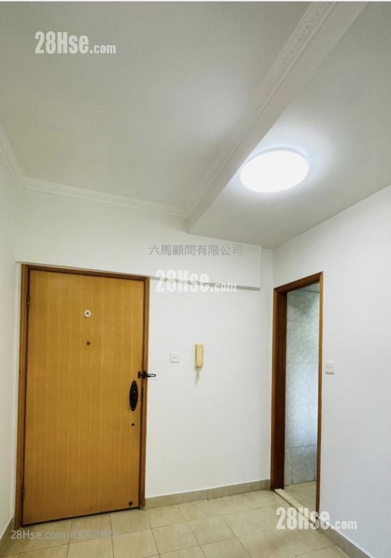 Wai Wah Centre Sell 2 Bedrooms , 1 Bathroom 358 ft²