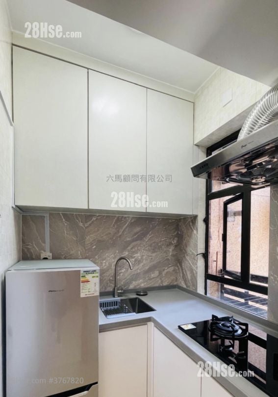 Wai Wah Centre Sell 2 Bedrooms , 1 Bathroom 358 ft²
