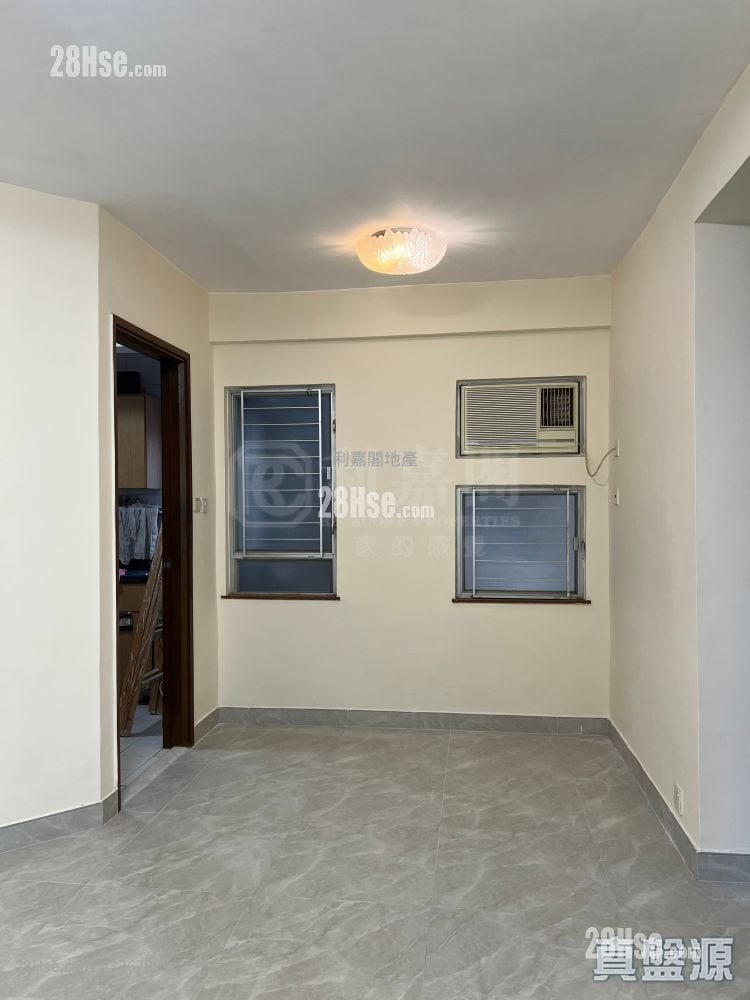 Kingswood Villas Sell 3 Bedrooms , 1 Bathroom 551 ft²