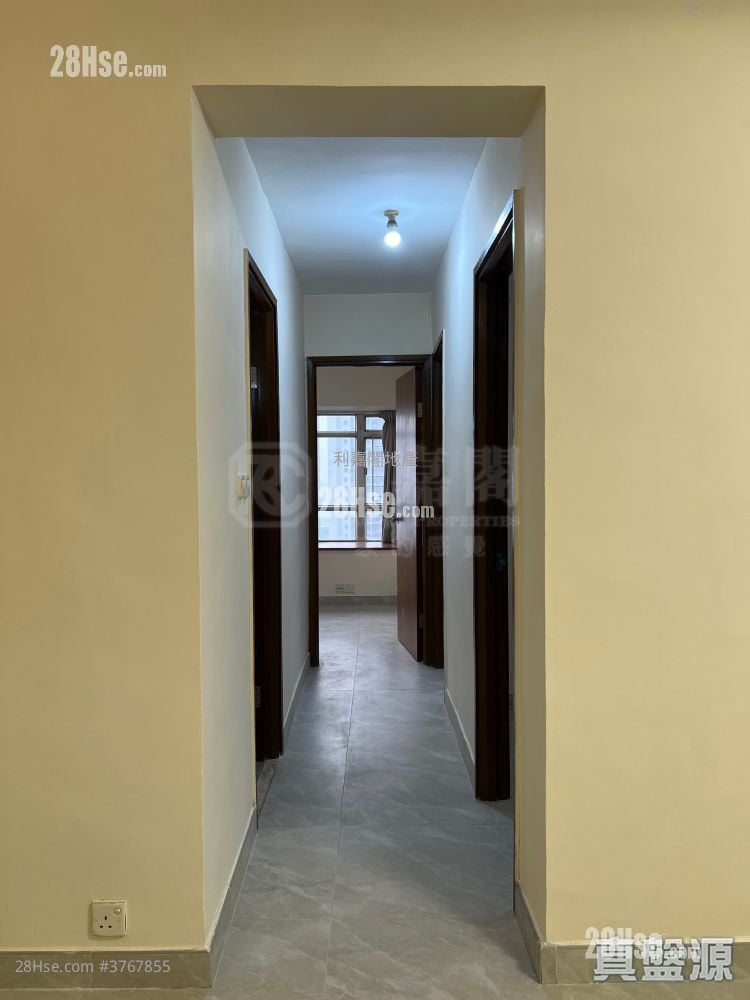 Kingswood Villas Sell 3 Bedrooms , 1 Bathroom 551 ft²