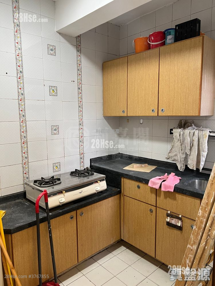 Kingswood Villas Sell 3 Bedrooms , 1 Bathroom 551 ft²