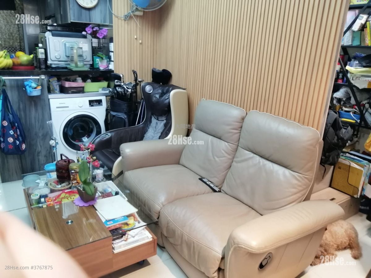 Wah Tak Building Sell 3 Bedrooms , 1 Bathroom 492 ft²