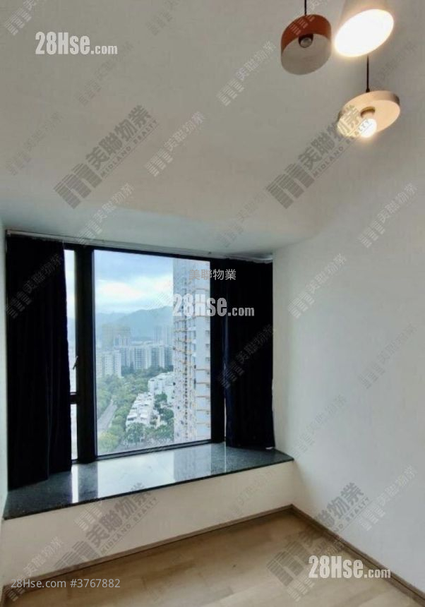 8 Royal Green Sell 2 Bedrooms 461 ft²