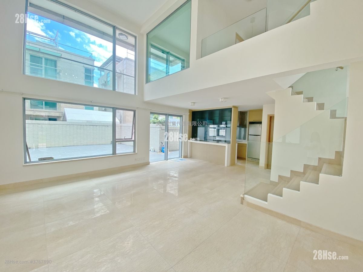 Gadoli Garden Sell 5+ Bedrooms , 4 Bathrooms 700 ft²