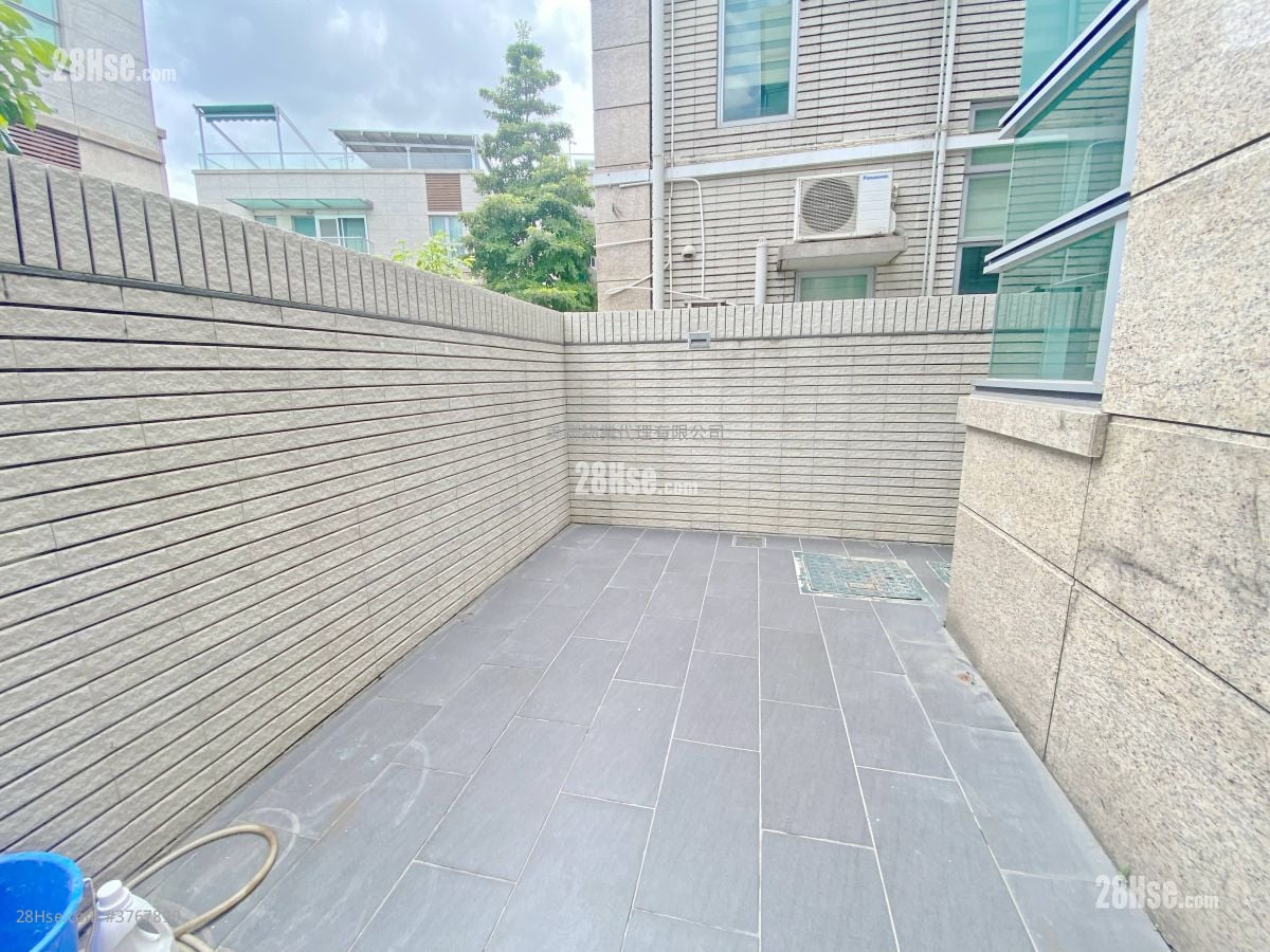 Gadoli Garden Sell 5+ Bedrooms , 4 Bathrooms 700 ft²