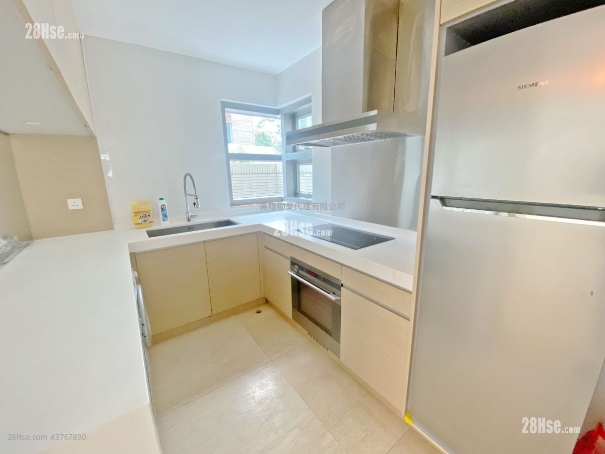 Gadoli Garden Sell 5+ Bedrooms , 4 Bathrooms 700 ft²