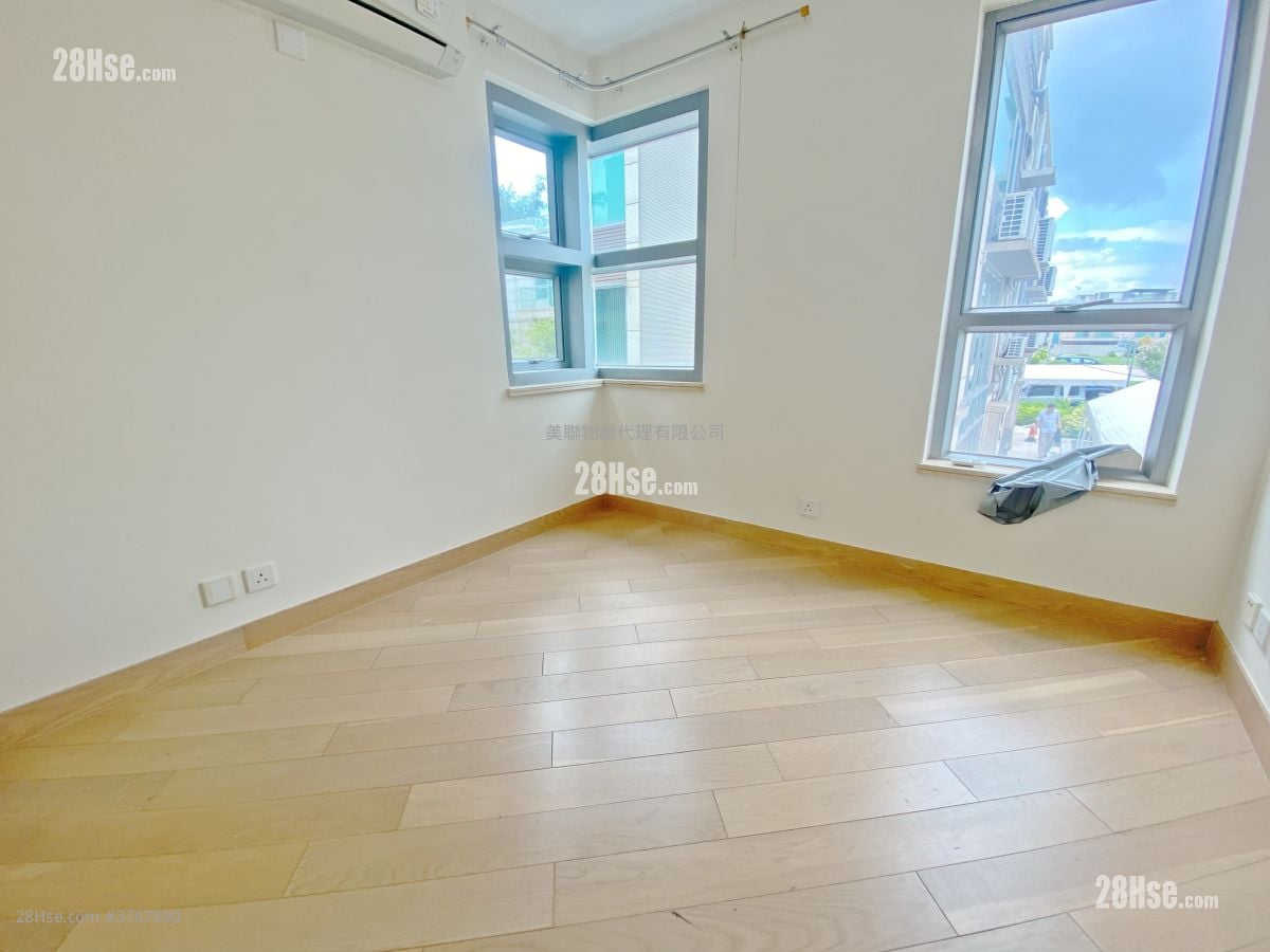 Gadoli Garden Sell 5+ Bedrooms , 4 Bathrooms 700 ft²