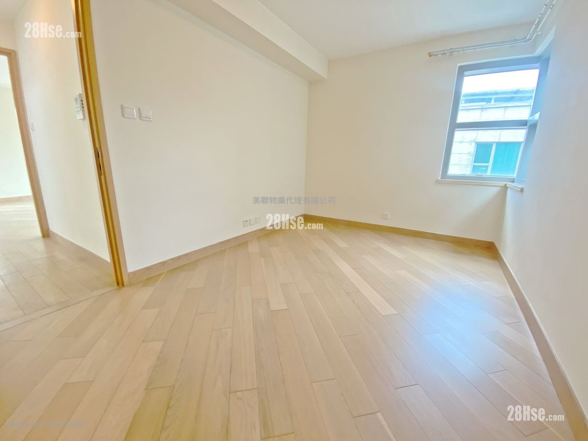 Gadoli Garden Sell 5+ Bedrooms , 4 Bathrooms 700 ft²