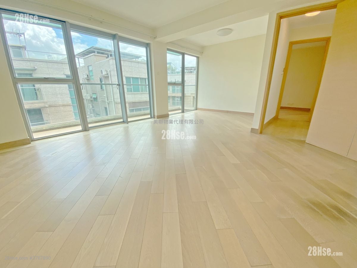 Gadoli Garden Sell 5+ Bedrooms , 4 Bathrooms 700 ft²