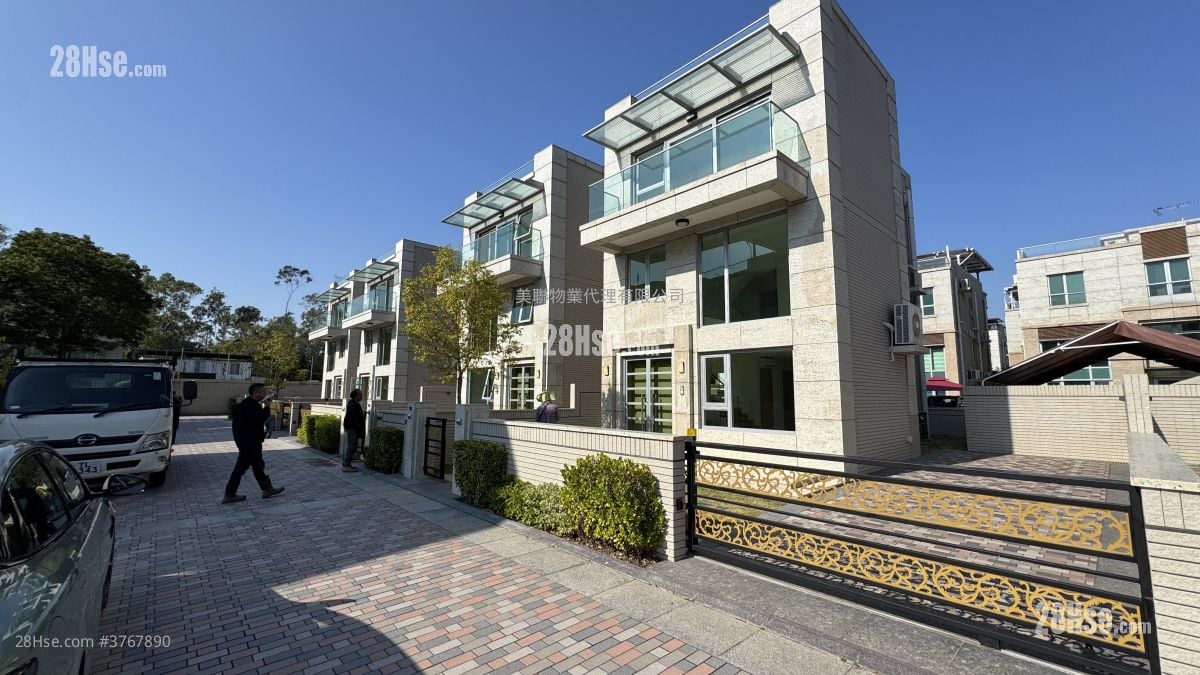 Gadoli Garden Sell 5+ Bedrooms , 4 Bathrooms 700 ft²