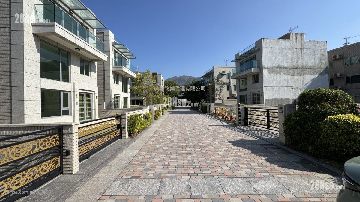 Gadoli Garden Sell 5+ Bedrooms , 4 Bathrooms 700 ft²